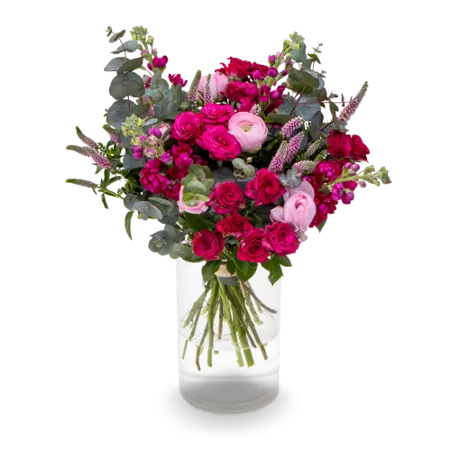 kytice trsových růží, ranunculusu a mathiol